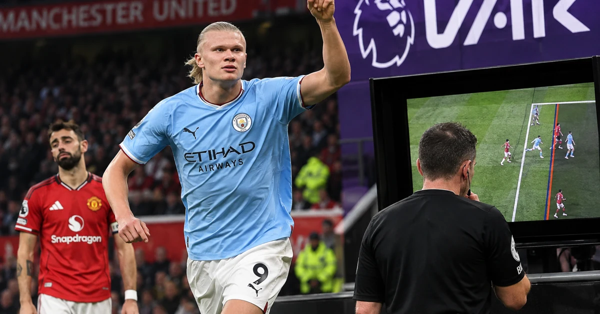 VAR review during the Manchester derby between Manchester United and Manchester City